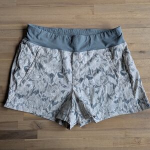 Athleta Trekkie North Short Ethereal Magnolia Bloom White Floral (Sz 12)